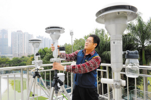 深圳市民質(zhì)疑PM2.5監(jiān)測(cè)點(diǎn)設(shè)置是否合理 聚焦校園點(diǎn)位布局之爭(zhēng)